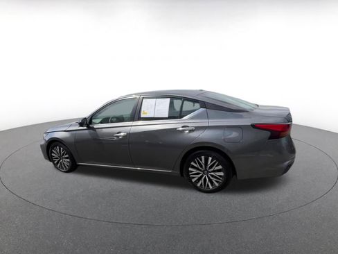 Used 2025 Nissan Altima 2.5 SV image 10