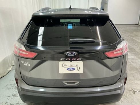 Used 2021 Ford Edge SE FWD image 4