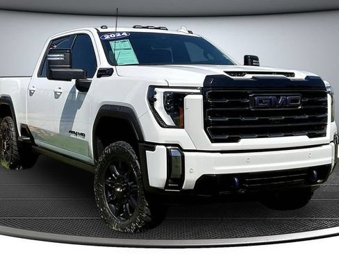 Used 2024 GMC Sierra 2500 AT4 w/ AT4 Premium Plus Package AWD/4WD image 3