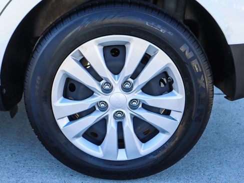 Used 2022 Kia Soul LX image 19