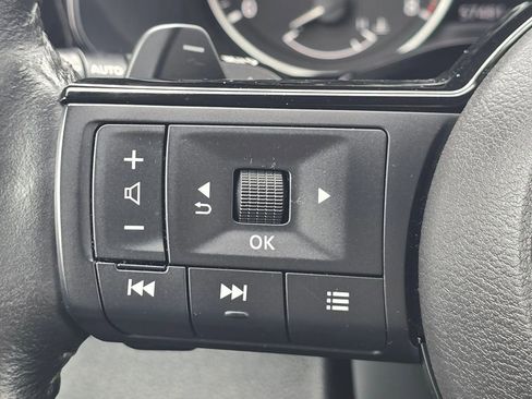 Used 2022 Nissan Pathfinder SL AWD/4WD image 32