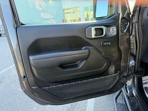 Used 2025 Jeep Gladiator Sport image 16