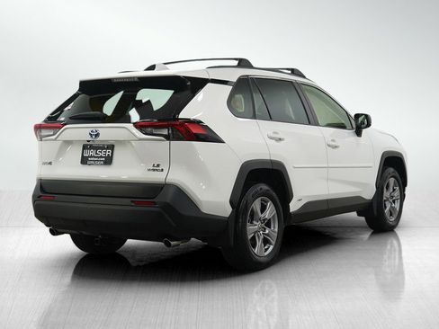 Used 2022 Toyota RAV4 LE AWD/4WD image 5