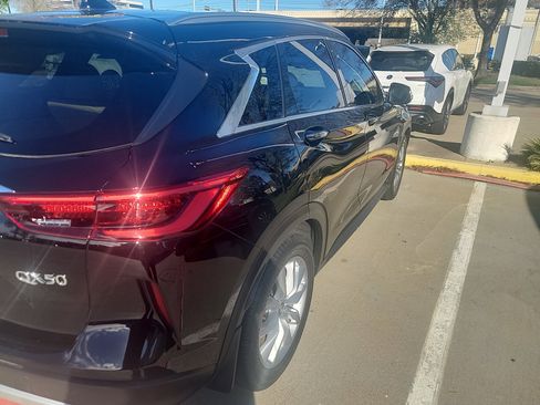 Used 2021 INFINITI QX50 Essential w/ Convenience Package image 4