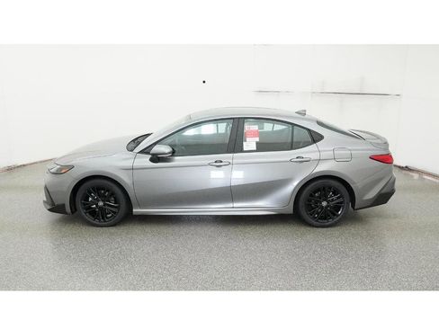 New 2026 Toyota Camry SE image 3