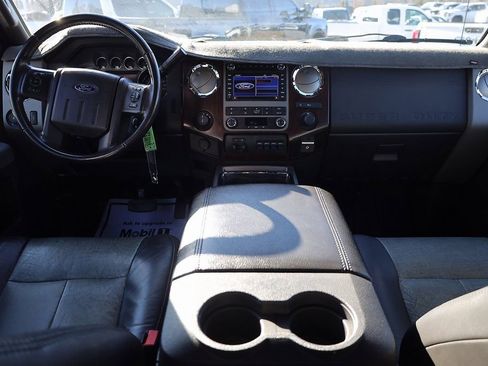 Used 2011 Ford F250 Lariat w/ Chrome Pkg image 18