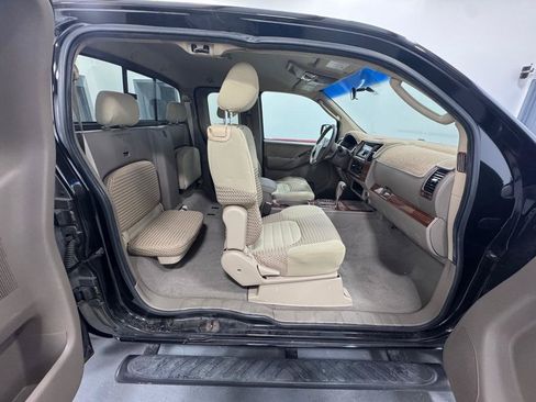 Used 2008 Nissan Frontier LE w/ Technology Pkg RWD image 12