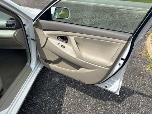 Used 2010 Toyota Camry image 16