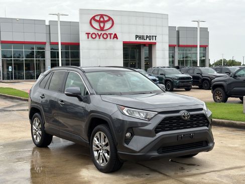 Used 2021 Toyota RAV4 XLE Premium FWD image 7