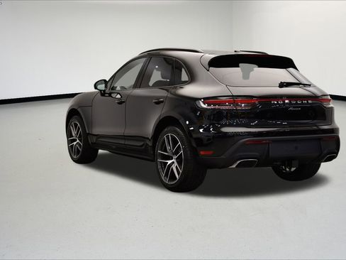 Used 2025 Porsche Macan image 3