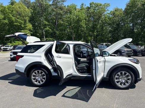 Used 2025 Ford Explorer Active w/ Active Comfort Package AWD/4WD image 27