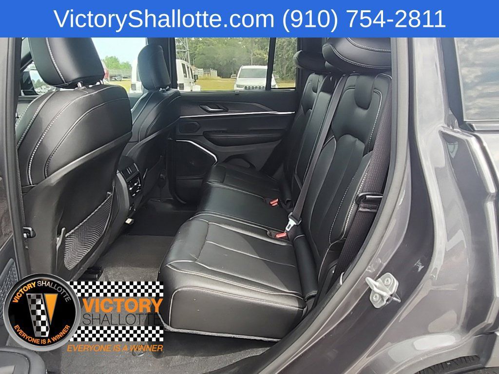 Used 2025 Jeep Grand Cherokee Limited w/ Luxury Tech Group II AWD/4WD image 22