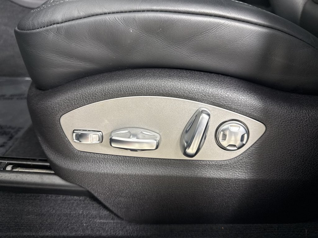 Certified 2026 Porsche Macan AWD/4WD image 40