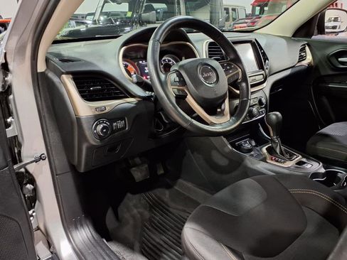 Certified 2016 Jeep Cherokee Latitude w/ Cold Weather Group image 15