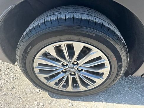 Used 2025 Cadillac XT4 Premium Luxury FWD image 9