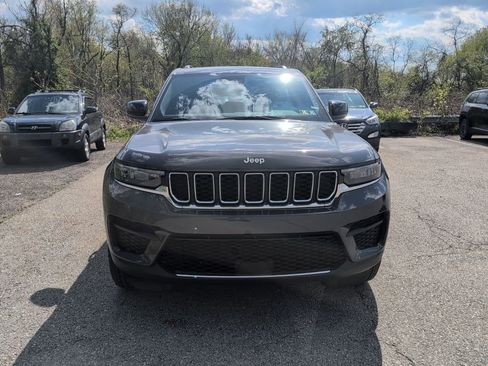 Used 2025 Jeep Grand Cherokee Laredo X w/ Luxury Tech Group I AWD/4WD image 2