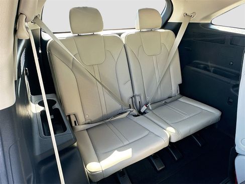 Certified 2023 Kia Sorento SX image 27