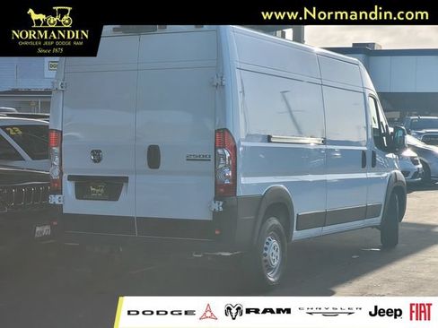 Used 2025 RAM ProMaster 2500 w/ Convenience Group FWD image 4