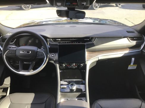 New 2025 Jeep Grand Cherokee L Limited image 11