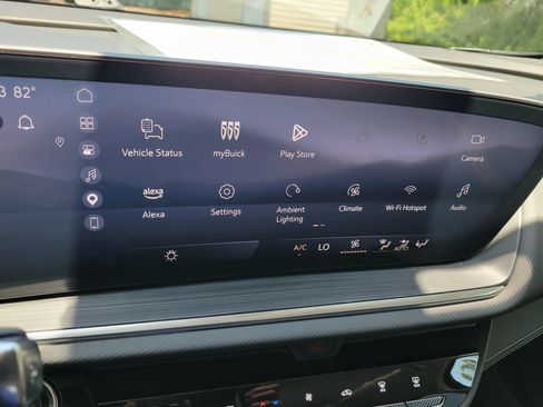 Certified 2025 Buick Envision Preferred AWD/4WD image 18