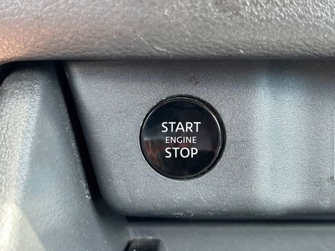 Used 2025 Nissan Rogue SV FWD image 22