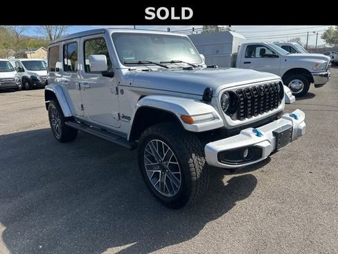 Used 2024 Jeep Wrangler High Altitude AWD/4WD image 2