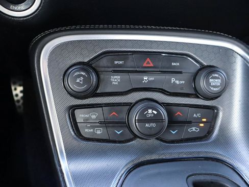Used 2015 Dodge Challenger R/T Scat Pack w/ Leather Interior Group RWD image 17