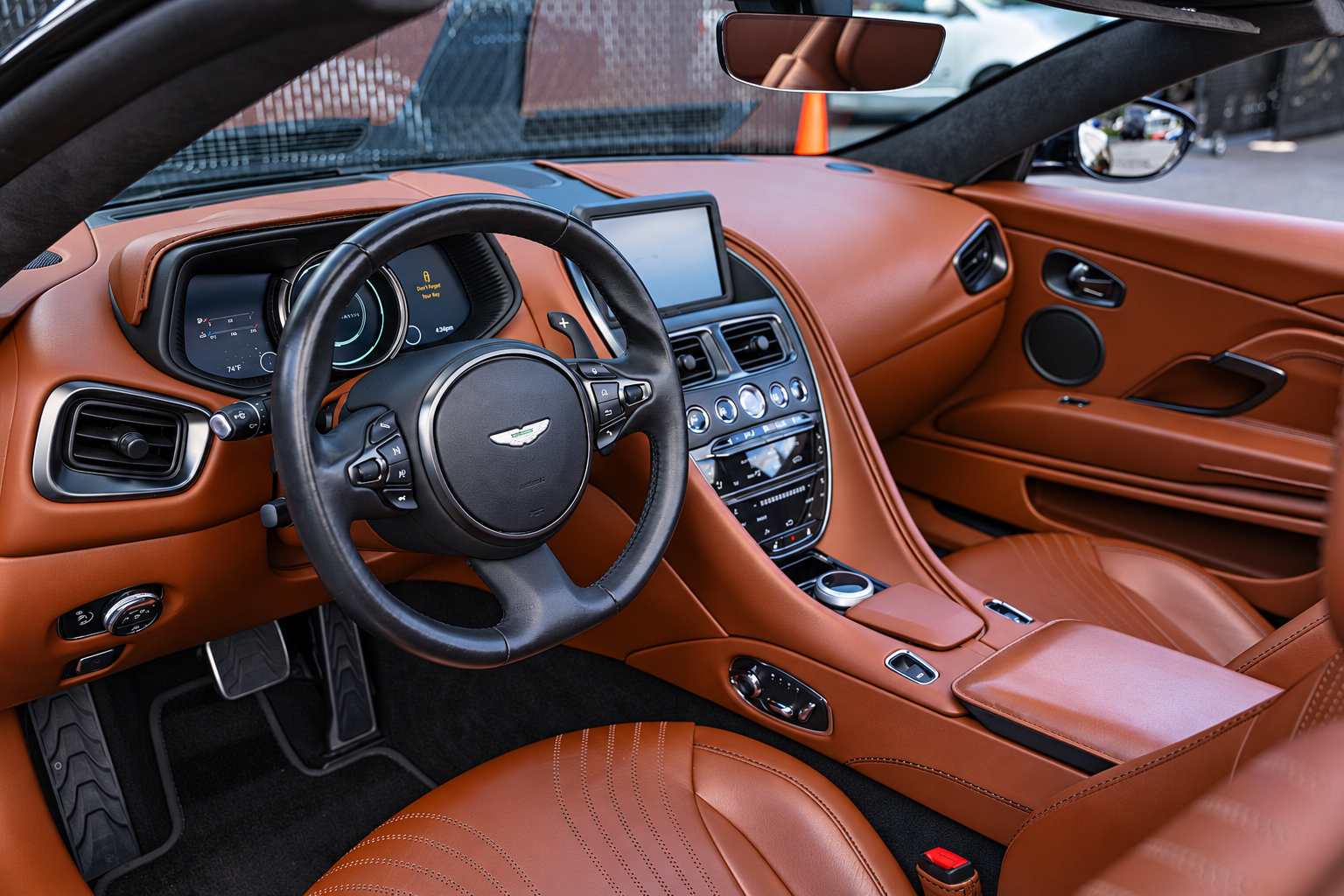 Used 2019 Aston Martin DB11 Volante RWD image 12