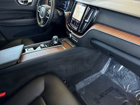 Certified 2023 Volvo XC60 B5 Plus AWD/4WD image 15