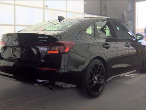 Used 2025 Honda Civic Sport image 5