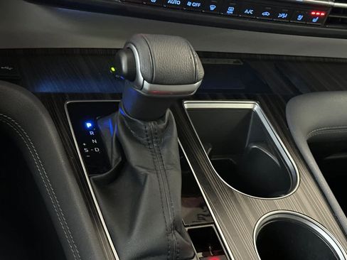 Used 2022 Toyota Sienna Limited image 24