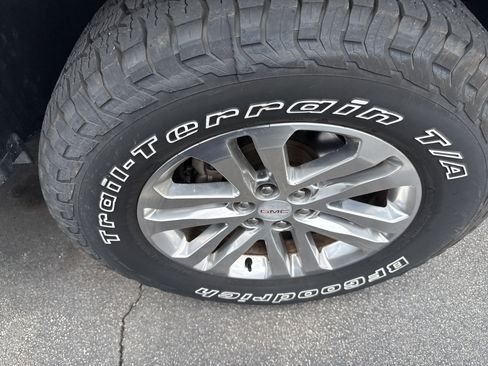 Used 2015 GMC Canyon SLT AWD/4WD image 9