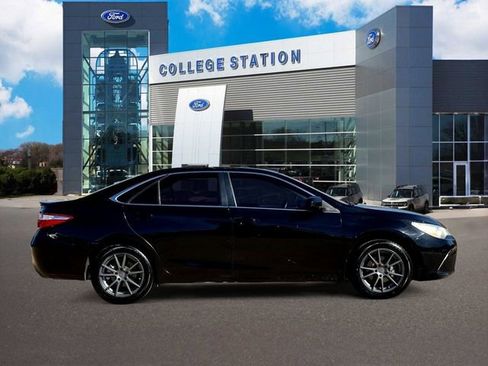 Used 2017 Toyota Camry SE image 5
