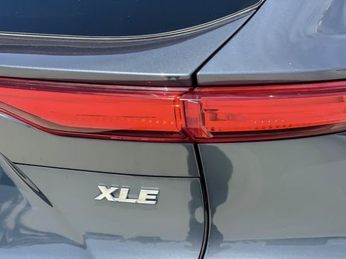 Used 2023 Toyota Venza XLE AWD/4WD image 26