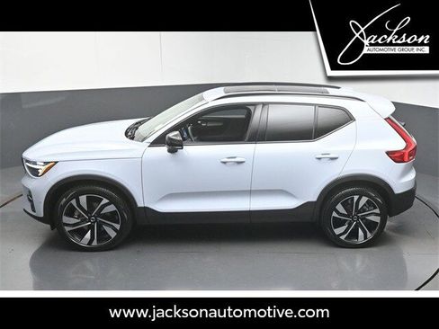 Used 2025 Volvo XC40 B5 Plus w/ Protection Package Premier image 46