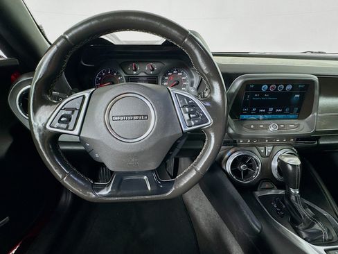 Used 2018 Chevrolet Camaro LT w/ Technology Package RWD image 10