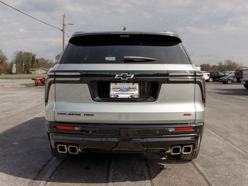 Used 2025 Chevrolet Traverse RS image 5