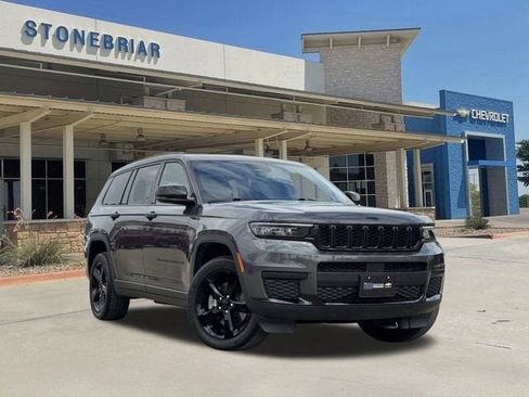 Used 2024 Jeep Grand Cherokee L Altitude image 2