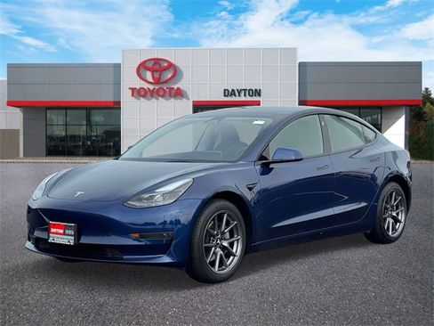 Used 2023 Tesla Model 3 Standard Range image 2