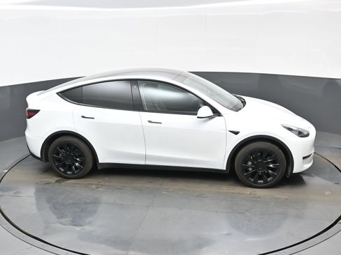 Used 2021 Tesla Model Y 2WD image 37