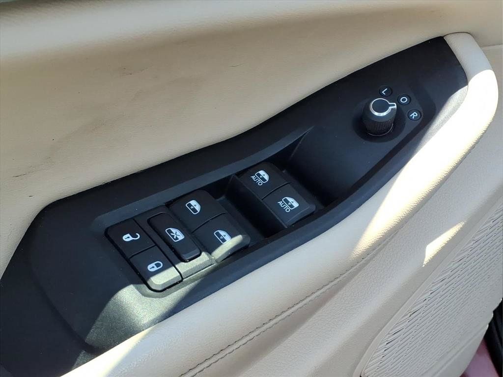Used 2023 Jeep Grand Cherokee Limited w/ Luxury Tech Group II RWD image 19