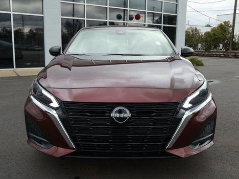 Used 2024 Nissan Altima 2.5 SV image 2