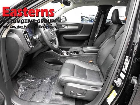Used 2025 Volvo XC40 B5 Plus AWD/4WD image 14