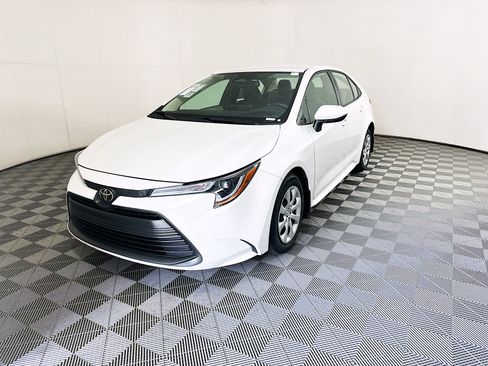 Used 2025 Toyota Corolla LE FWD image 7