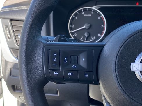 Used 2023 Nissan Rogue S image 28