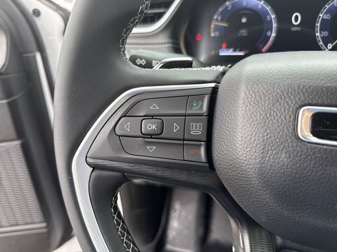 Used 2025 Jeep Grand Cherokee L Laredo RWD image 16
