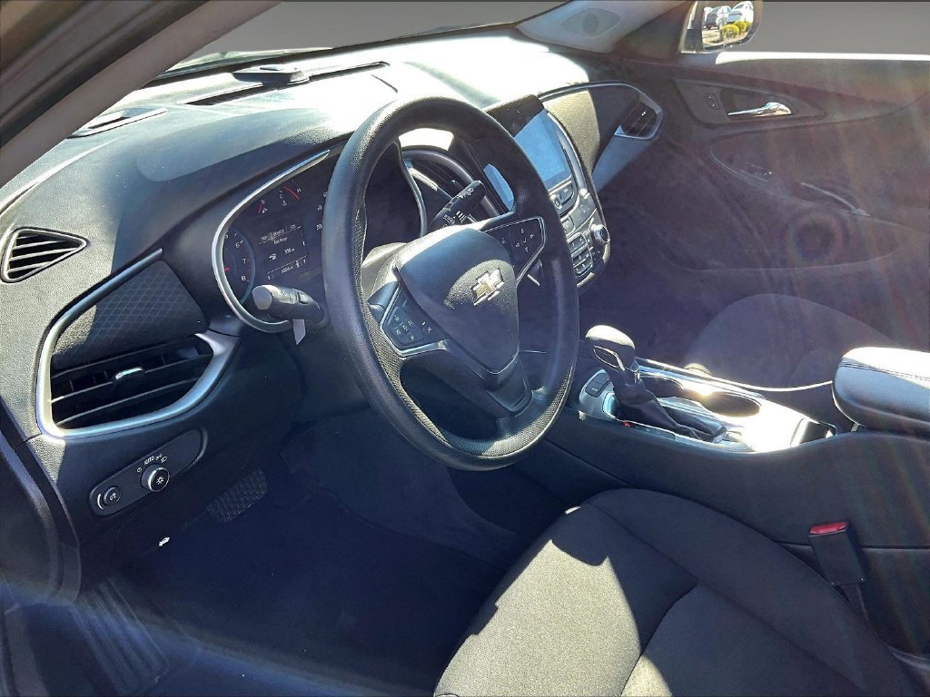 Used 2025 Chevrolet Malibu LT FWD image 8