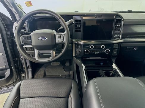 Used 2025 Ford F350 Lariat w/ Chrome Package image 17