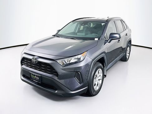 Used 2021 Toyota RAV4 LE FWD image 3