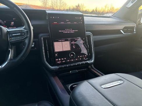 Used 2025 GMC Yukon Denali AWD/4WD image 22